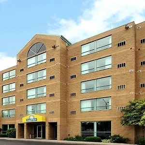 https://days-inn-lundys-lane.niagara-fallshotels.com